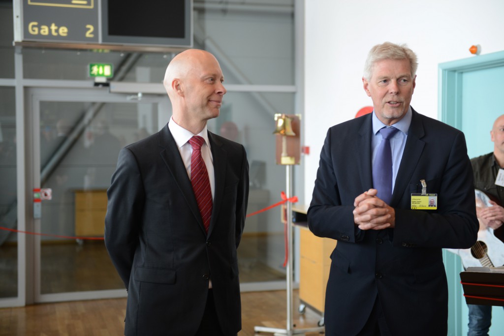 Peter Rasmussen fra British Airways (t.v.) og Kjeld Zacho Jørgensen fra Billund Lufthavn under ruteindvidelsen . (Foto: Joakim J. Hvistendahl)