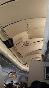 Der var voldsomme skader på Etihad-flyets kabineloft. (Foto: Haftha)