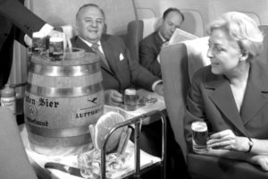 Lufthansa serverede i 1970´erne øl fra fad på udvalgte flyvninger. (Foto: Lufthansa)