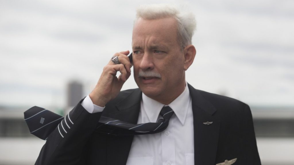 Tom Hanks spiller kaptajnen Chesley Sullenberger, som US Airways forsøger at give ansvaret for ulykken. 